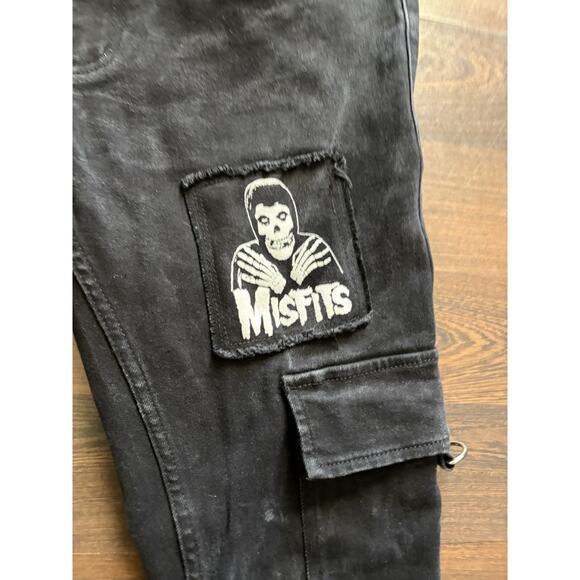 NEW Hot Topic Misfits x Social Collision Jeans - 34x32- Black Patch Grunge Punk - Picture 7 of 16